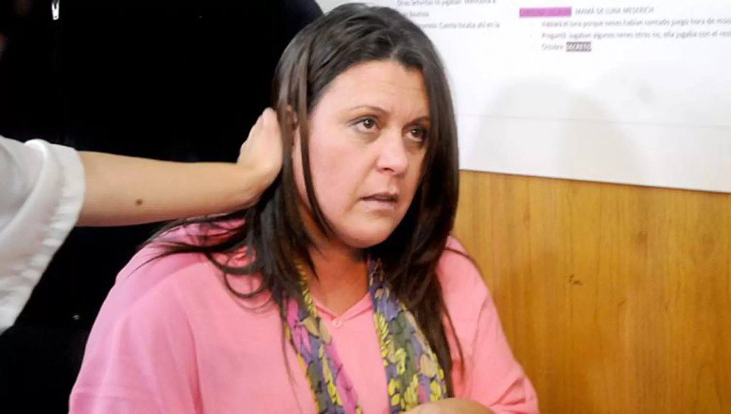 La Analía Schawtz, durante le momento en que le leen la sentencia absolutoria. FOTO TOMADA DE MINUTOUNO.COM
