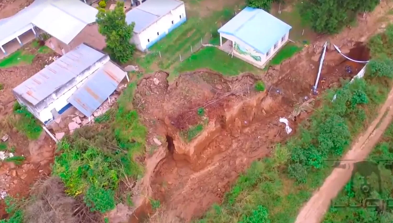 Video: desde un dron filmaron cómo quedó la escuela de Alto El Puesto