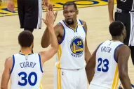 Warriors aplastó a Spurs y dejó en claro que va por el título de la NBA