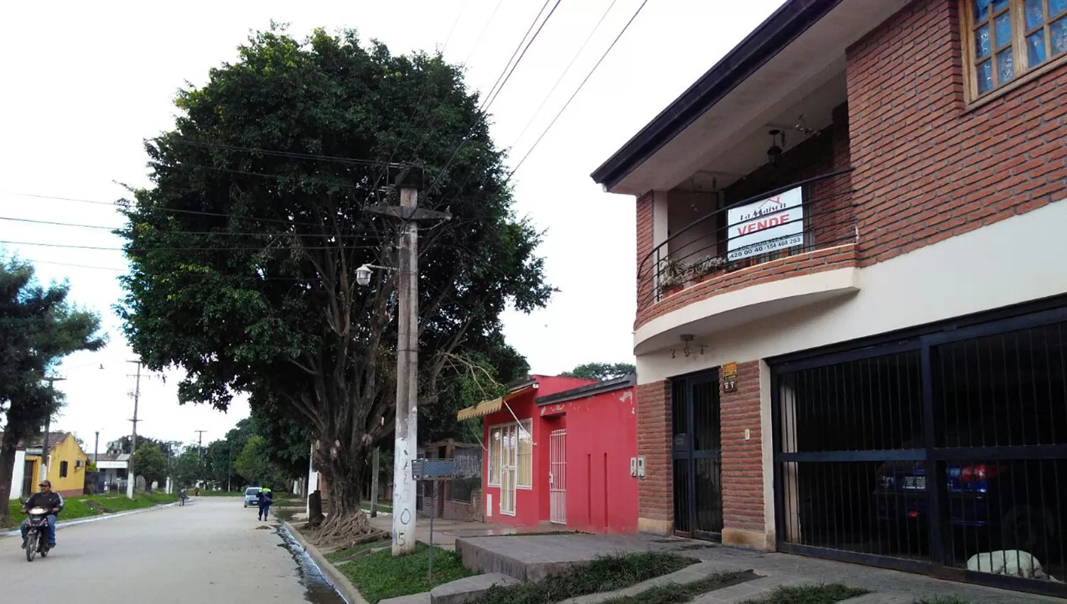 EN BARRIO OESTE III. La víctima vive junto a sus padres en Villa Carmela, a pocos kilómetros al noroeste de la capital tucumana. LA GACETA / FOTO DE JORGE OLMOS SGROSSO VIA MOVIL
