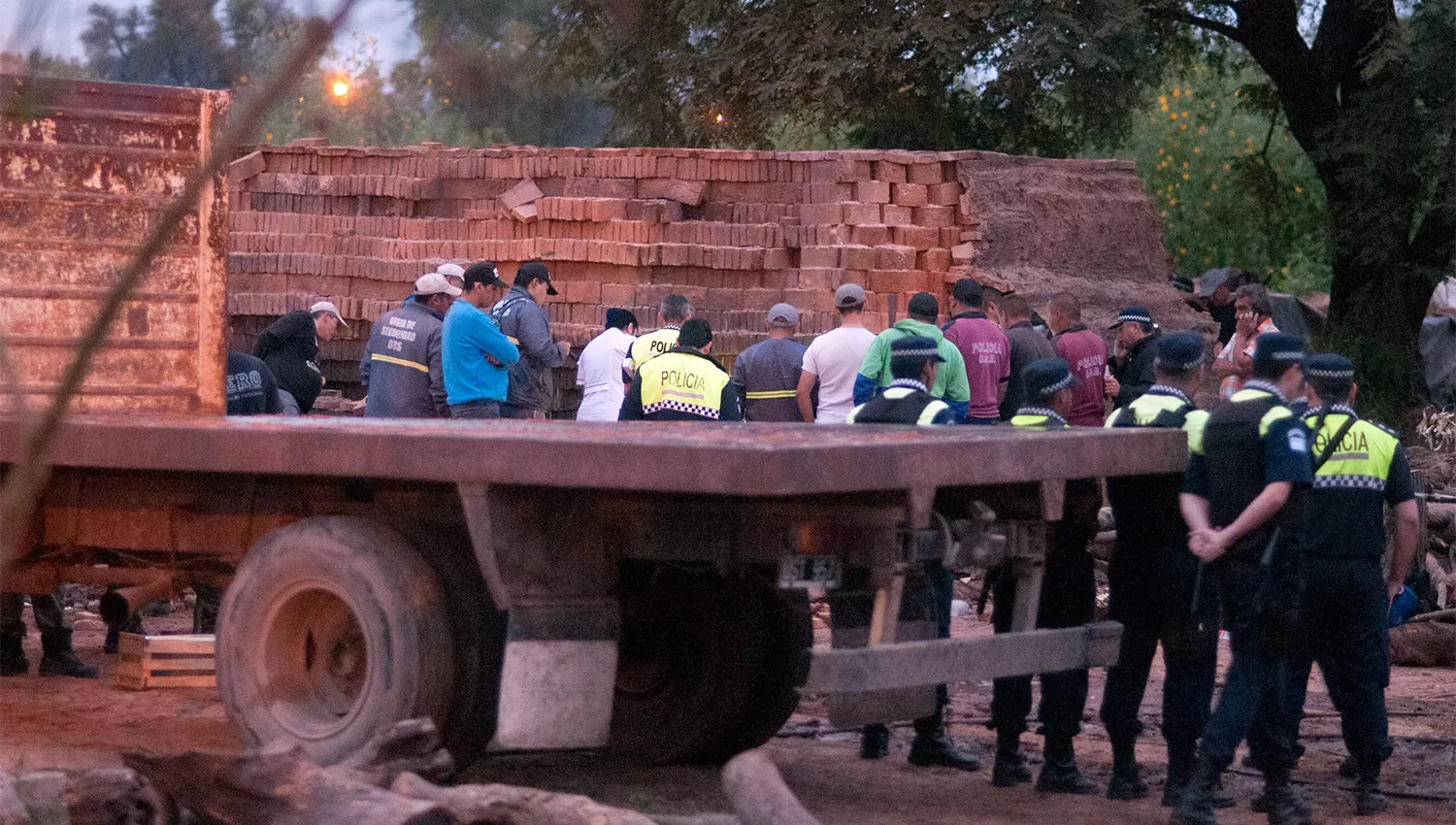 SEGUNDO RASTRILLAJE. Los investigadores buscan nuevas pistas en la ladrillera donde trabaja Suárez. ARCHIVO LA GACETA / FOTO DE DIEGO ARÁOZ