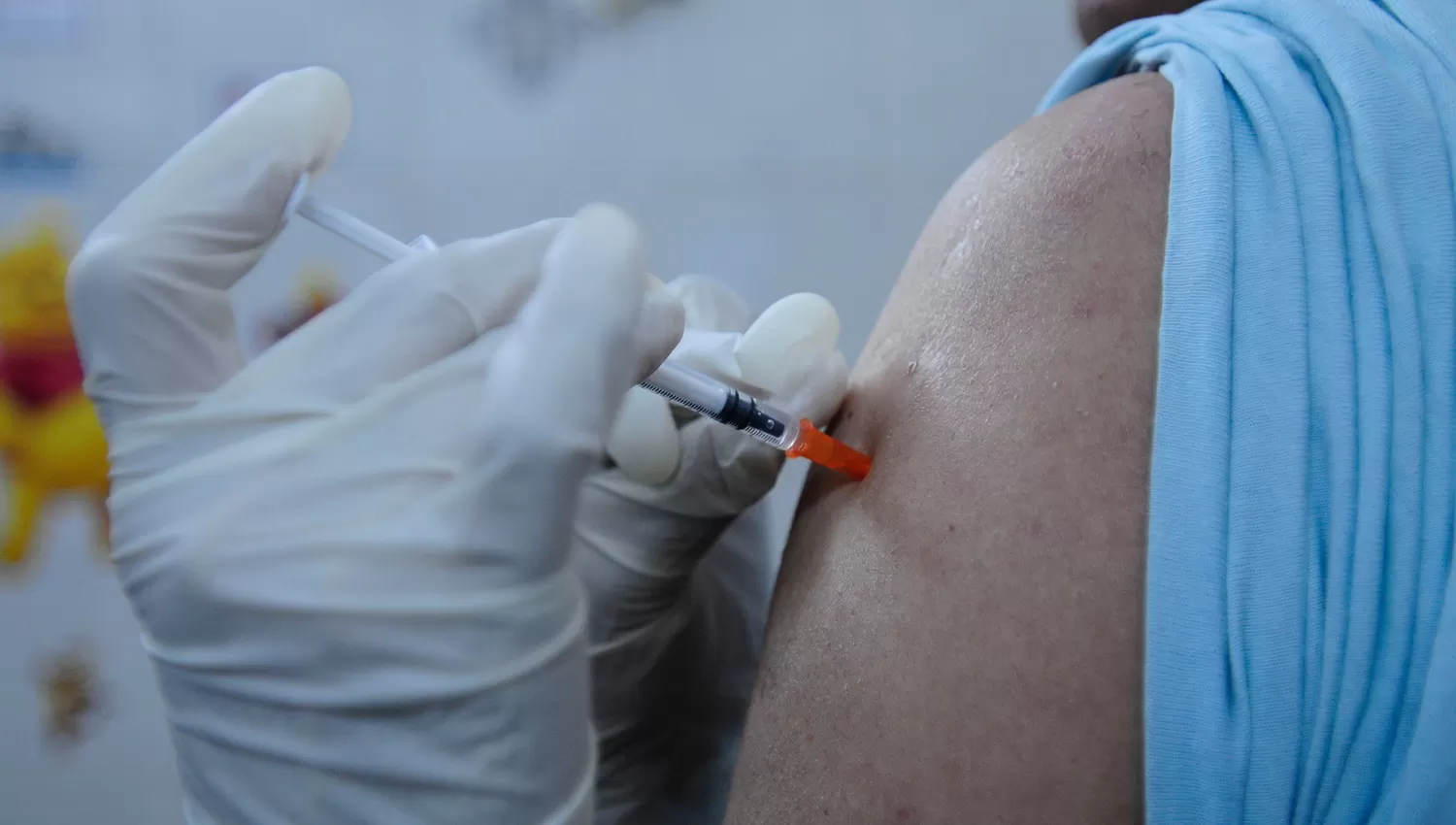 VACUNARSE. Una aplicación anual de la vacuna antigripal disminuye las posibilidades de contraer una gripe. ARCHIVO LA GACETA / FOTO DE ANALÍA JARAMILLO
