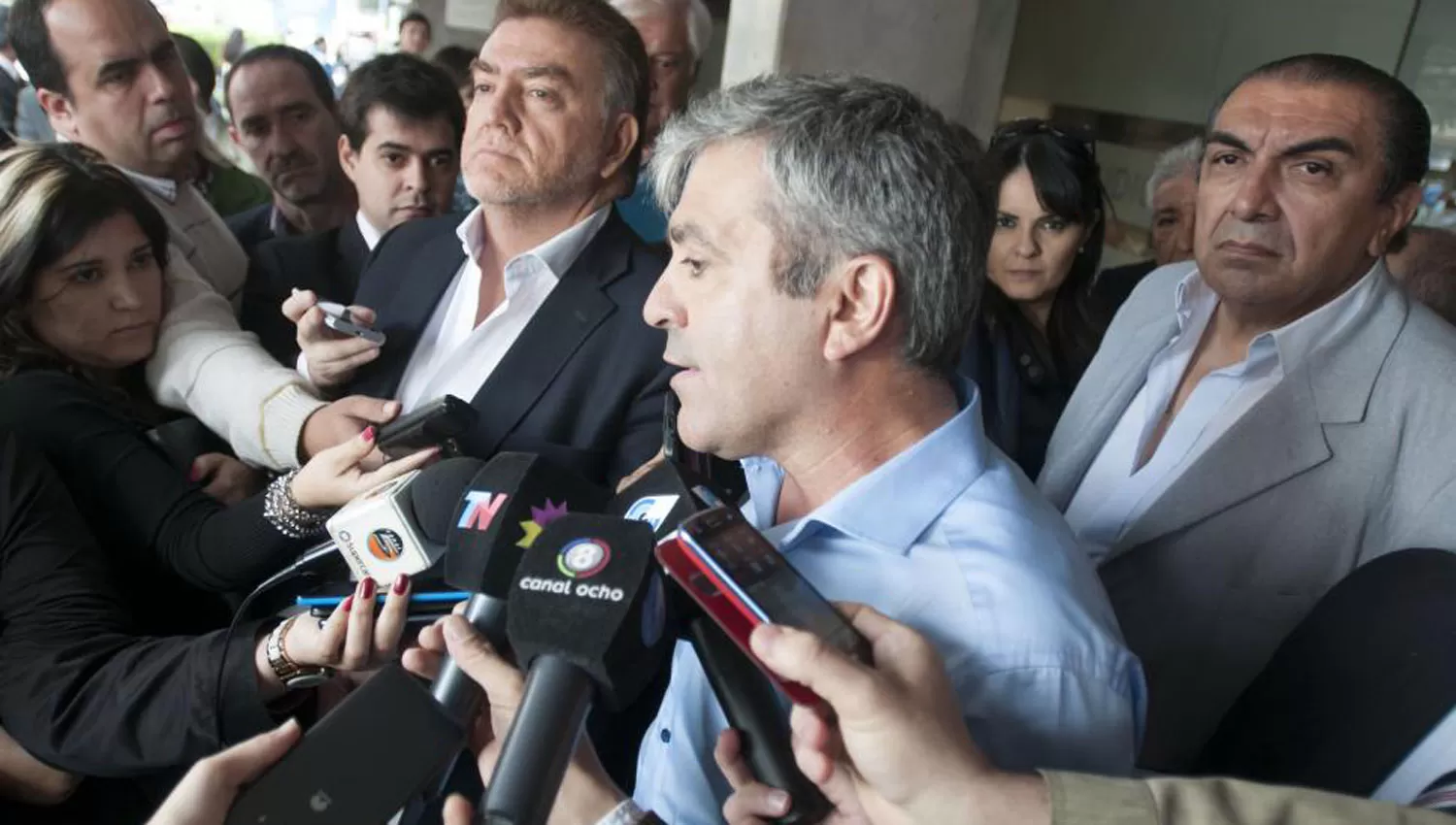 JOSÉ CANO Y DOMINGO AMAYA. Los ex candidatos hablan con la prensa durante los convulsionados días posteriores a las elecciones de 2015. ARCHIVO