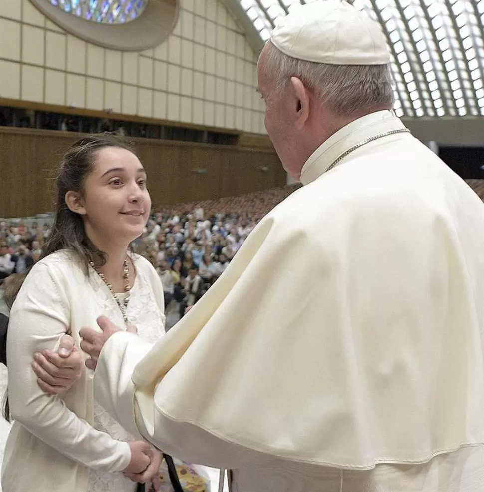 UNA ESPERANZA. Brenda y el Papa visibilizan este mal poco conocido. Foto de L’Osservatore Romano