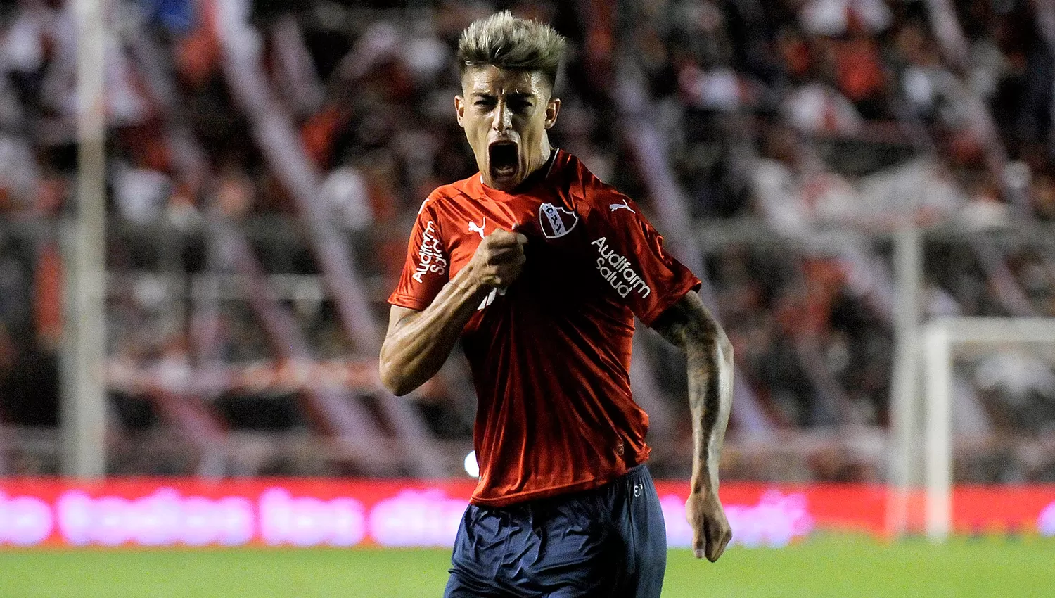 Emiliano Rigoni le convirtió el primer gol del rojo a Racing.
ARCHIVO