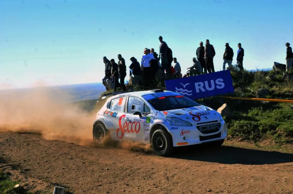 EN ACCIÓN. Tomás García Hamilton proyecta traer otra vez el Rally Argentino en septiembre; en su caso, de momento corre con Peugeot, pero podría cambiar. FOTO MARCELINO MERCADO 