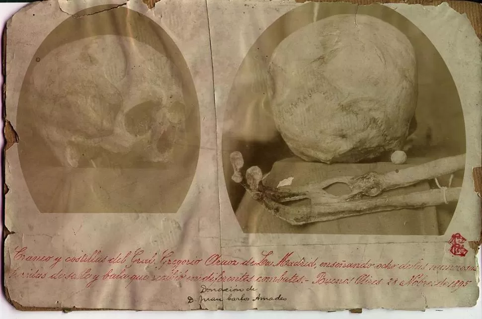 LOS RESTOS. Cráneo de La Madrid con marcas de sablazos, fotografiado al exhumarse sus restos, en 1895. 
