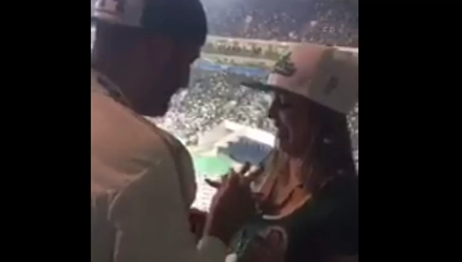 Amor en la tribuna: le pidió casamiento a su novia durante el entretiempo entre Atlético y Palmeiras