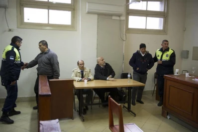 Condenaron a dos ex policías por abuso sexual