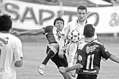 San Pablo derrotó a Lastenia y escaló al tercer lugar del grupo A del Anual