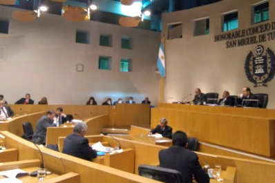 El Concejo capitalino aprobó la prohibición de ploteos políticos en bienes públicos