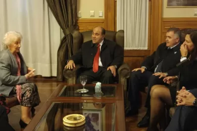 Estela de Carlotto, en Tucumán: si pudimos con Videla, vamos a poder con Macri