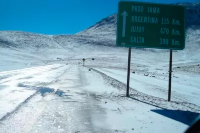 El Paso de Jama permanece cerrado por nieve en la zona chilena