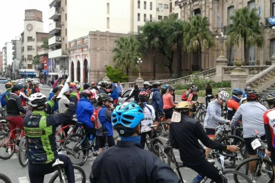 Marcharon con sus bicicletas hasta la Casa de Gobierno para reclamar seguridad