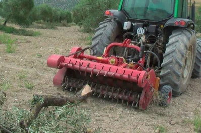 Murió aplastado por un tractor con una picadora en una finca de Romera Pozo