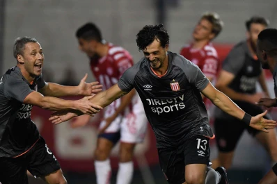 Estudiantes superó a Unión y se metió en la pelea para entrar a la Libertadores