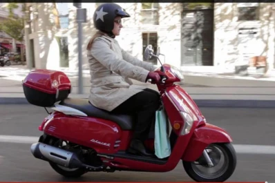 Las “scooters” arrasan en el mercado de las motos