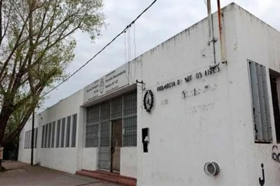 Descubren a dos adolescentes de 12 y 14 años que fueron armados a la escuela