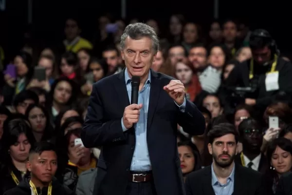 Macri pidió a los jóvenes ser responsables y comprometerse