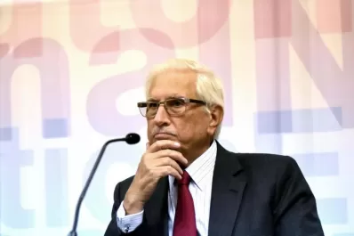 Todesca eleva su renuncia