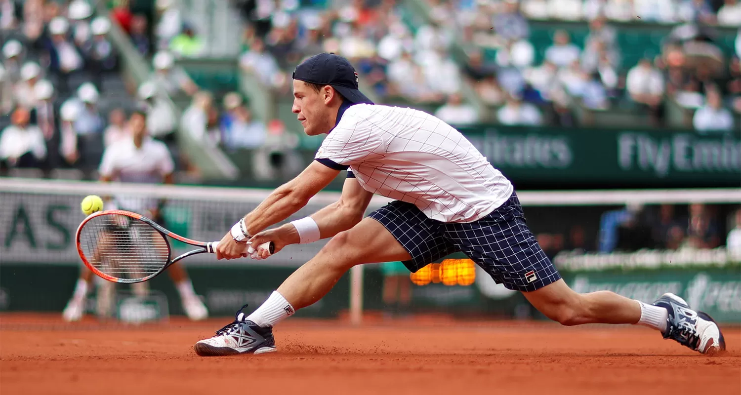 NO PUDO CON EL SERBIO. Schwartzman obligó a Djokovic a definir en el quinto set el duelo válido por la tercera ronda de Roland Garros. REUTERS