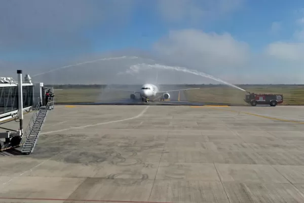 Bautismo de fuego y agua para el aeropuerto de Las Termas