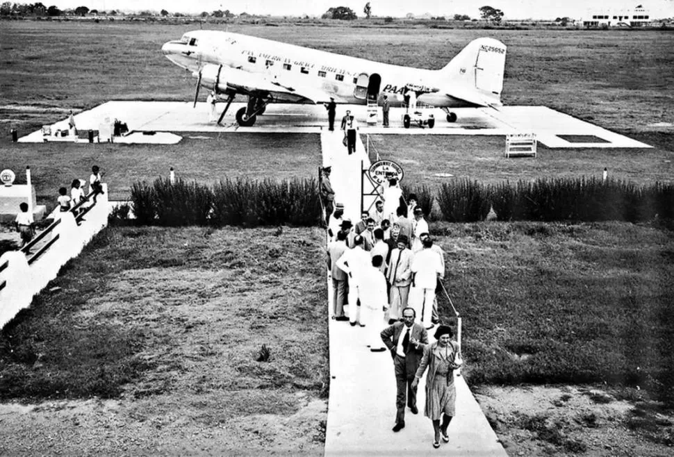 RUMBO A EEUU. El aeródromo recibía los pequeños DC-3 de Panam en su largo viaje hacia Norteamérica. archivo
