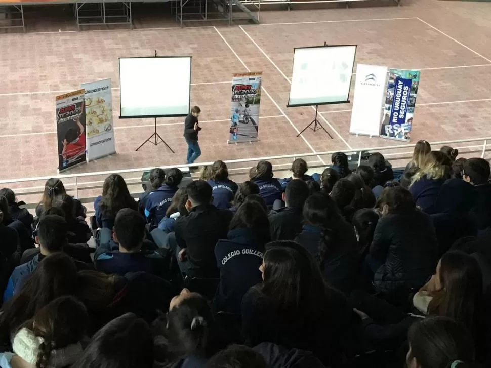 CONCURRIDO. La charla del STC2000 ayer en el Guillermina fue interesante. PRENSA SÚPER TC2000 