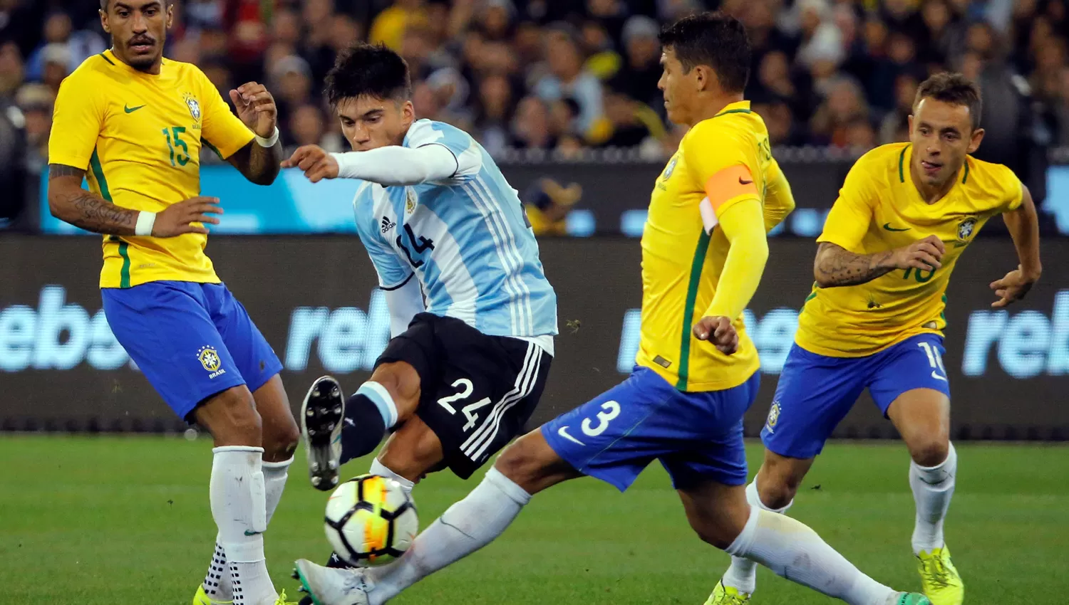 EL SUEÑO HECHO REALIDAD. Joaquín Correa jugó 45 minutos en reemplazo de Gonzalo Higuaín. REUTERS
