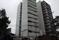 Los médicos dicen que es un milagro que el niño que cayó nueve pisos haya sobrevivido