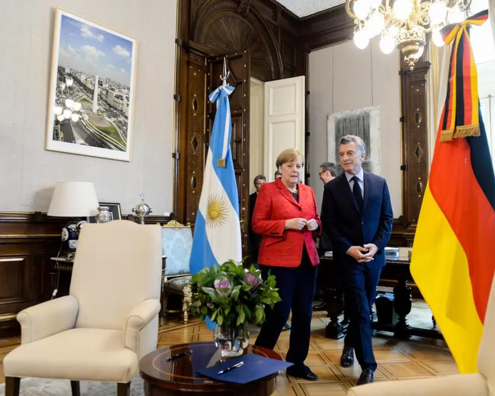 ENCUENTRO. Macri calificó la visita como “una señal de afecto” y Merkel dijo que seguirá cooperando con el país.  dyN