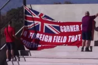 Hinchas ingleses colgaron una polémica bandera sobre Malvinas en el partido de Los Pumas