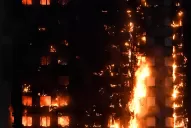 Incendio en Londres: una mujer lanzó a su hijo desde el edificio en llamas