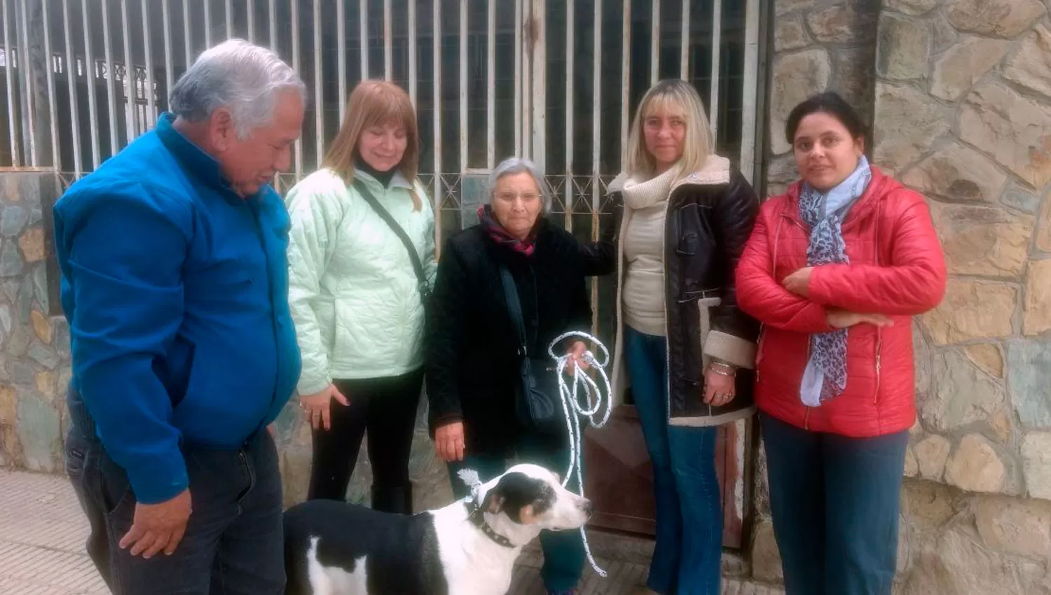 Emoción en La Madrid: una abuela se reencontró con su perra tras las inundaciones