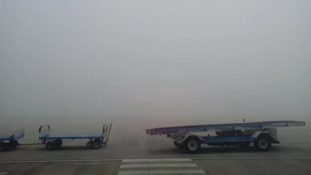 NO SE VE NADA. Así lucía la pista del aeropuerto de Termas esta mañana. FOTO TOMADA DE LA CUENTA DE TWITTER DE ALDANA IGLESIAS