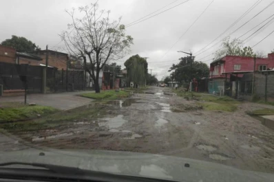 Una calle convertida en lodazal
