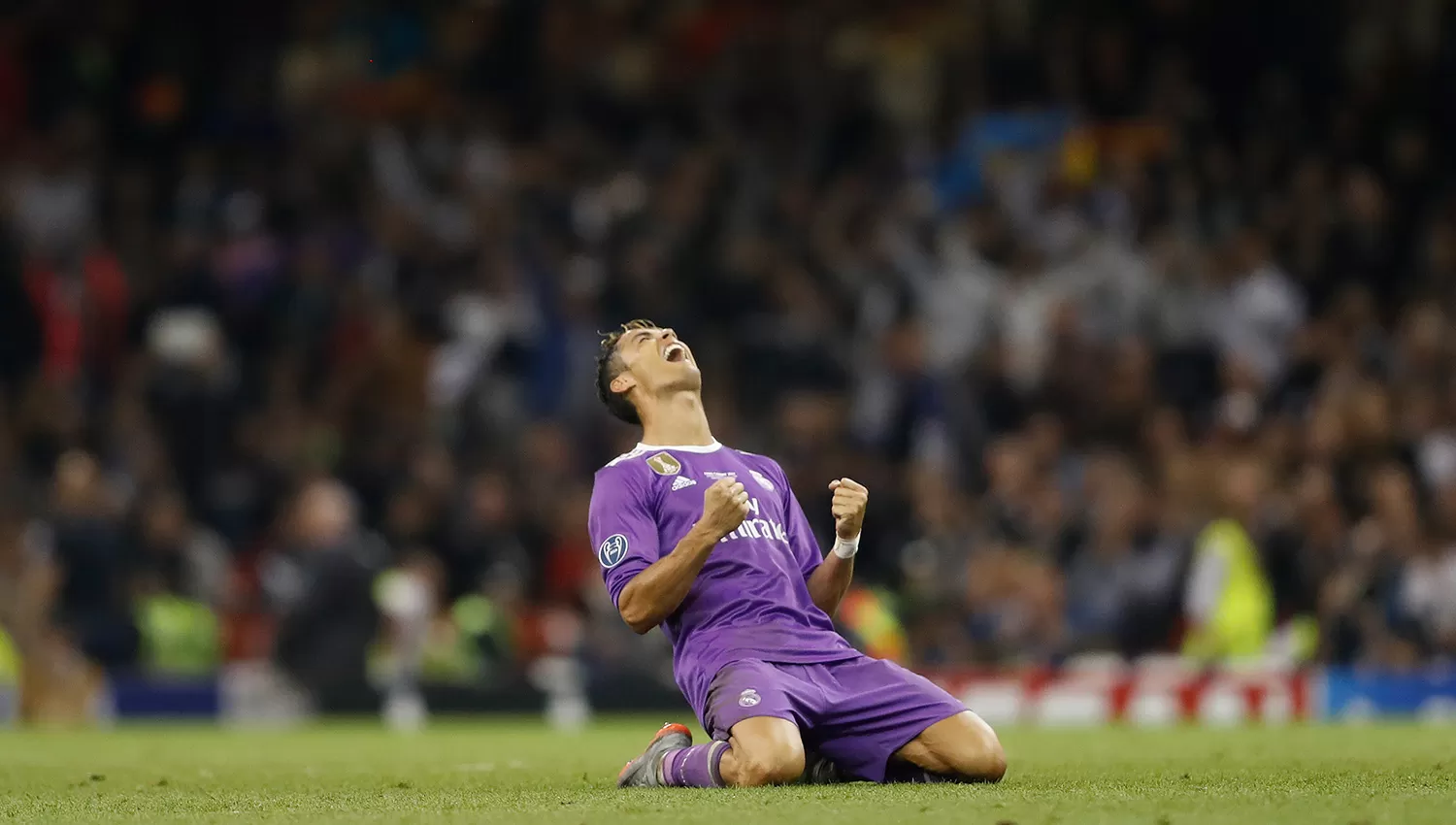 ¿Habrá sido éste el último partido de Cristiano Ronaldo con la camiseta del Real Madrid? es la pregunta de la encuesta del Twitter del club merengue.
ARCHIVO