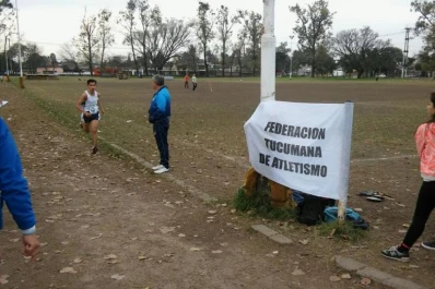 Córdoba, atleta de Lules, festejó en los 5.000 metros