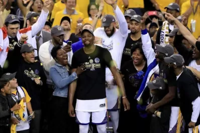 La historia de Kevin Durant, el “nene de mamá” que es campeón de la NBA