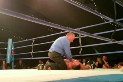 Video: tras una brutal paliza, le diagnosticaron muerte cerebral a un boxeador