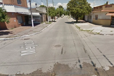 Buscan al conductor de un auto que chocó y mató a un chico de 19 años