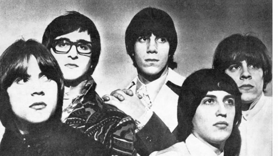 LOS GATOS EN 1967. El conjunto, que integraba Litto Nebbia, incluyó en su primer álbum “La Balsa”. El disco vendió unas 200.000 copias.  
