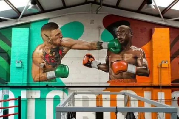 El provocador mural de McGregor en vísperas a la pelea con Mayweather