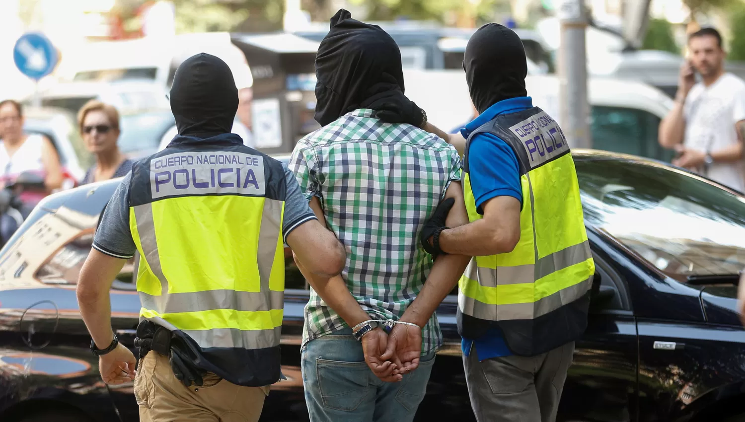 BAJO LA MIRA. La investigación llevó a la detención de los tres hombres que compartían un departamento en la capital española. REUTERS