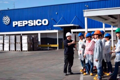 Cerró una fábrica de PepsiCo: 600 trabajadores protestan por la apertura