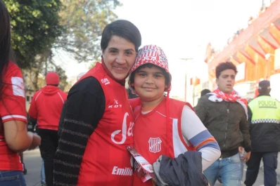 Ayer, con su abuelo; hoy, con su hijo