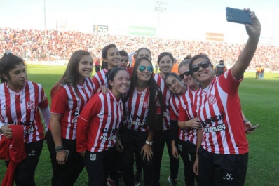 Dentro de la cancha y en los alrededores