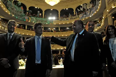 En la presentación de la Escuela de Gobierno, unos pidieron la reforma y otros, más diálogo