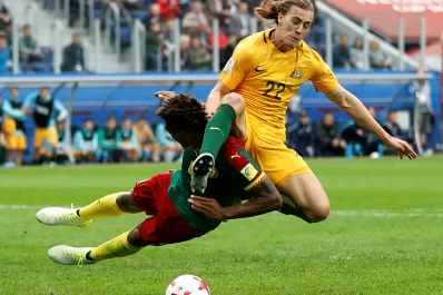 Camerún y Australia empataron en uno por la Copa Conefederaciones