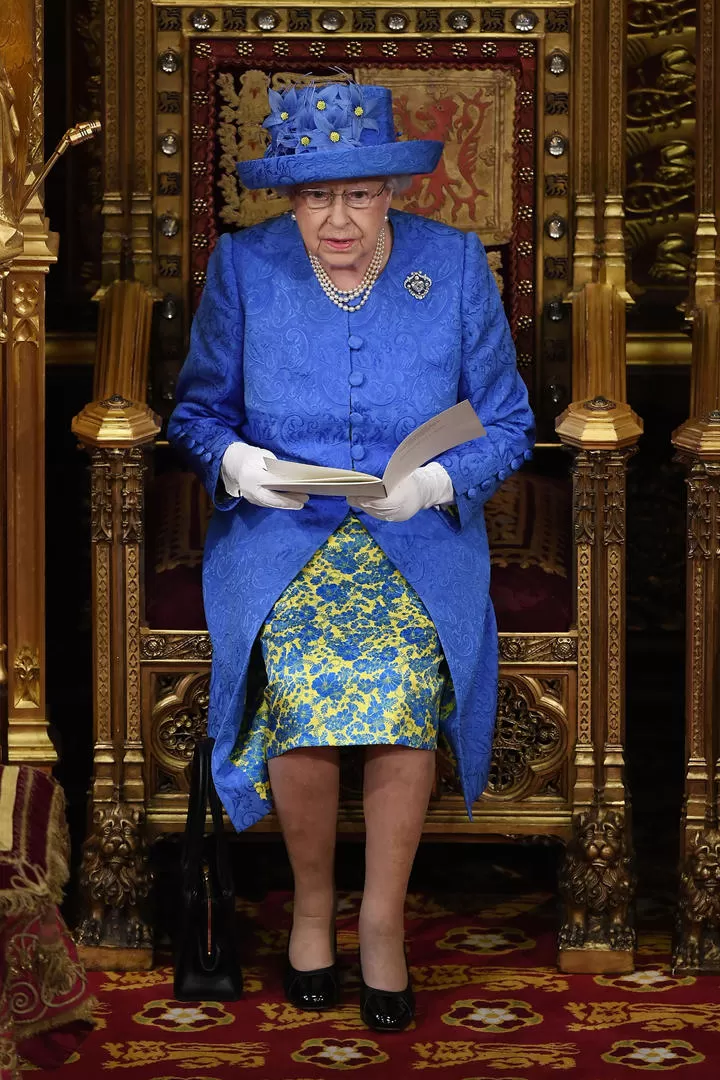 DISCURSO DE LA REINA. Isabel II lee el texto en el Parlamento británico. reuters 